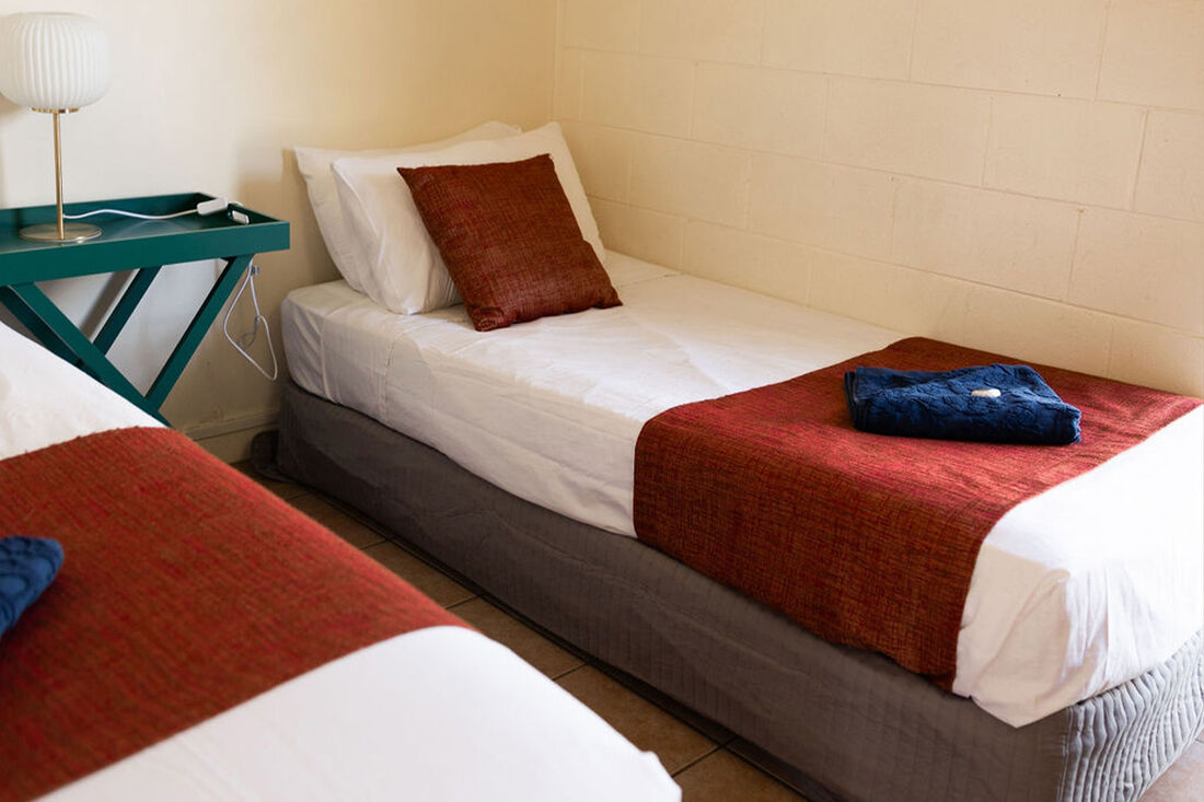 Standard Queen + Single Room Standard Queen + Single Room