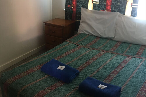 No Frills Budget Family Room with 2 Bedrooms and Lounge area 200m from Wagon Wheel Motel