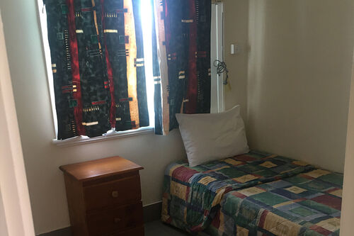 No Frills Budget Family Room with 2 Bedrooms and Lounge area 200m from Wagon Wheel Motel